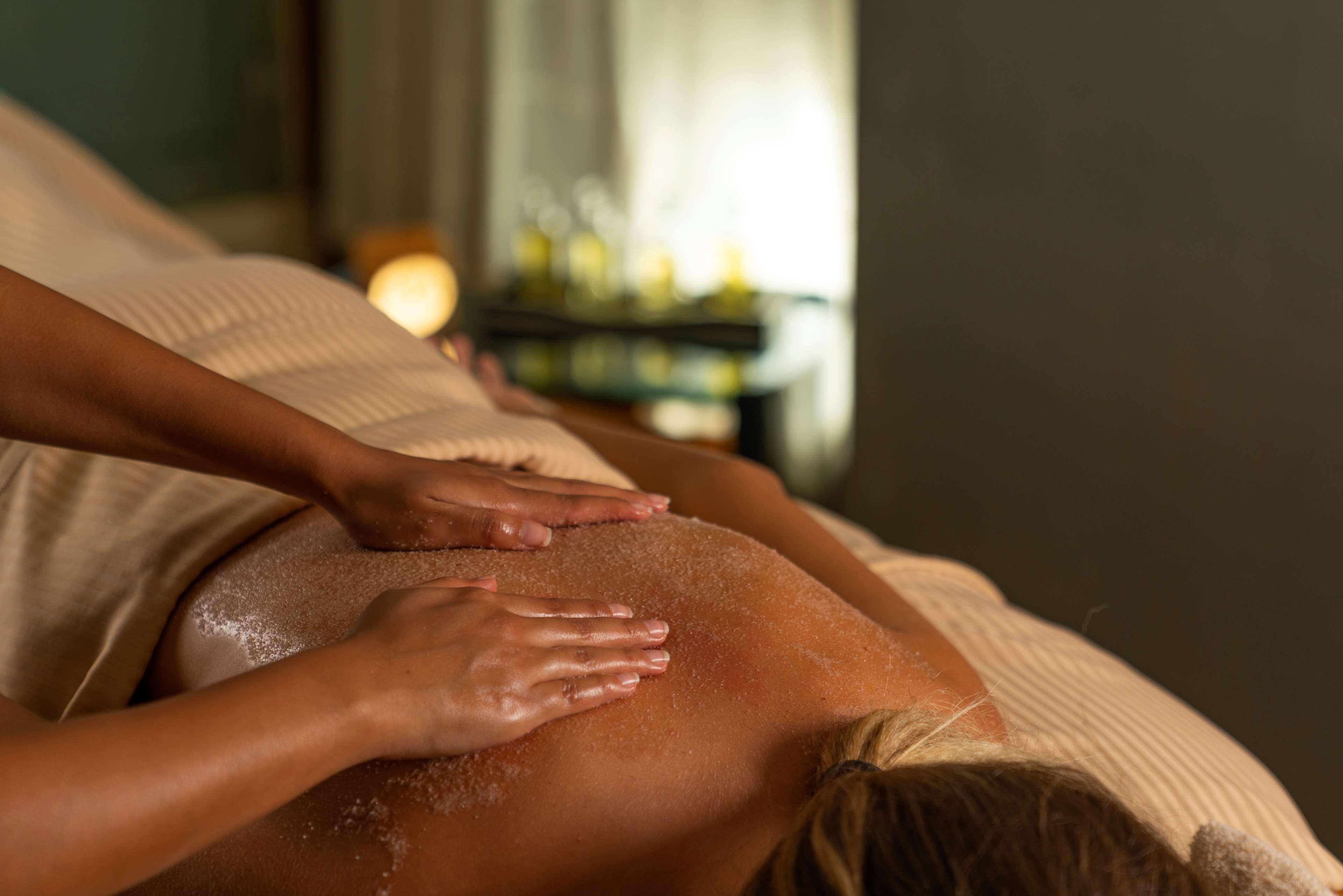 Kempinski Nile Hotel, Kaherah Luaran gambar A massage