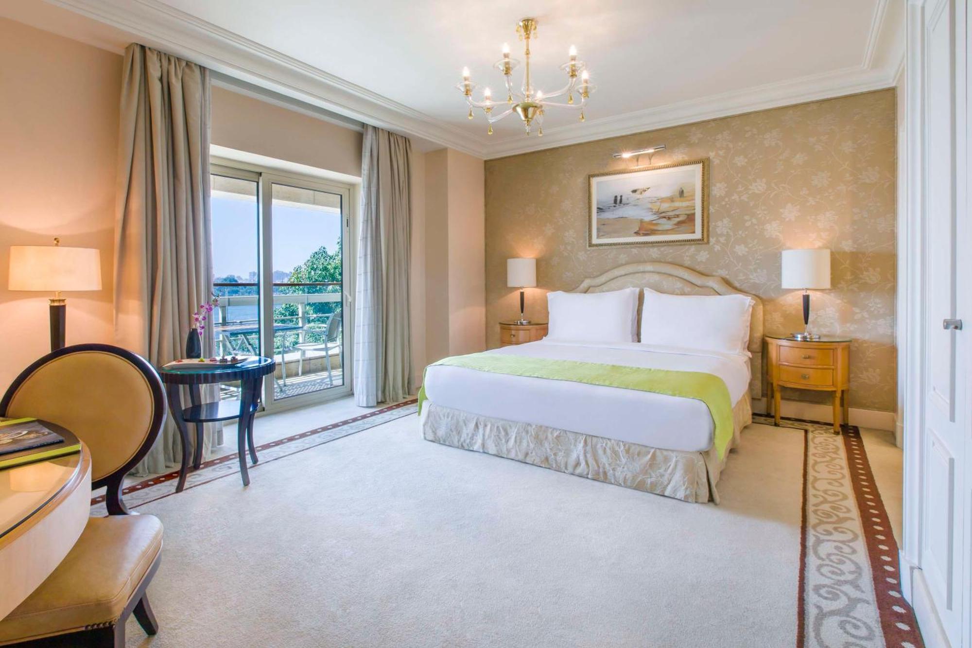 Kempinski Nile Hotel, Kaherah Luaran gambar A bedroom at the Four Seasons Hotel